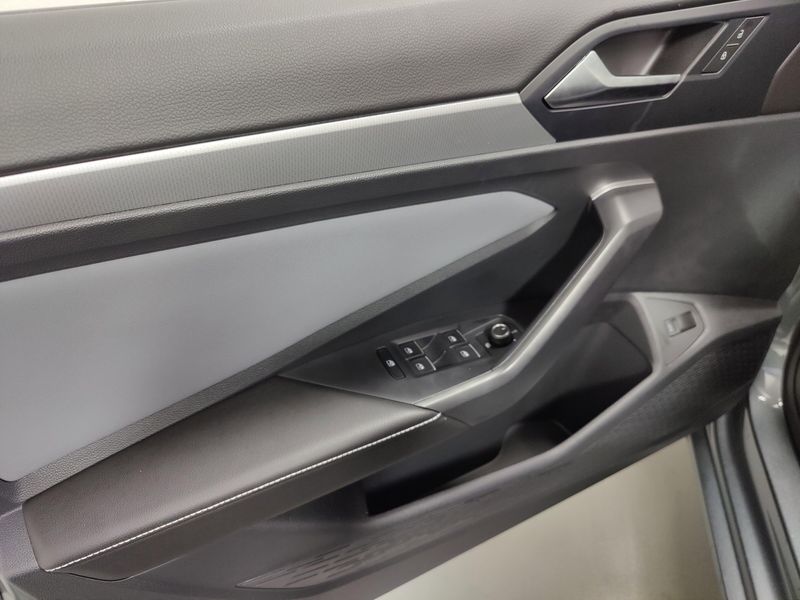Used 2025 Volkswagen Jetta SE w/SunroofImage 23