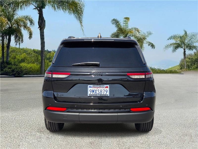 Used 2023 Jeep Grand Cherokee Altitude 4x4