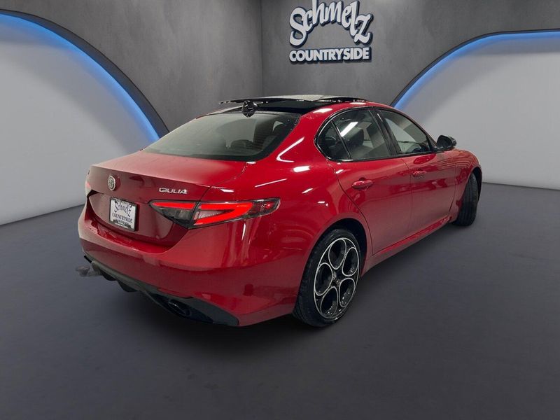 New 2025 Alfa Romeo Giulia AwdImage 9