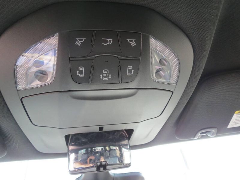 New 2026 Chrysler Voyager LxImage 20