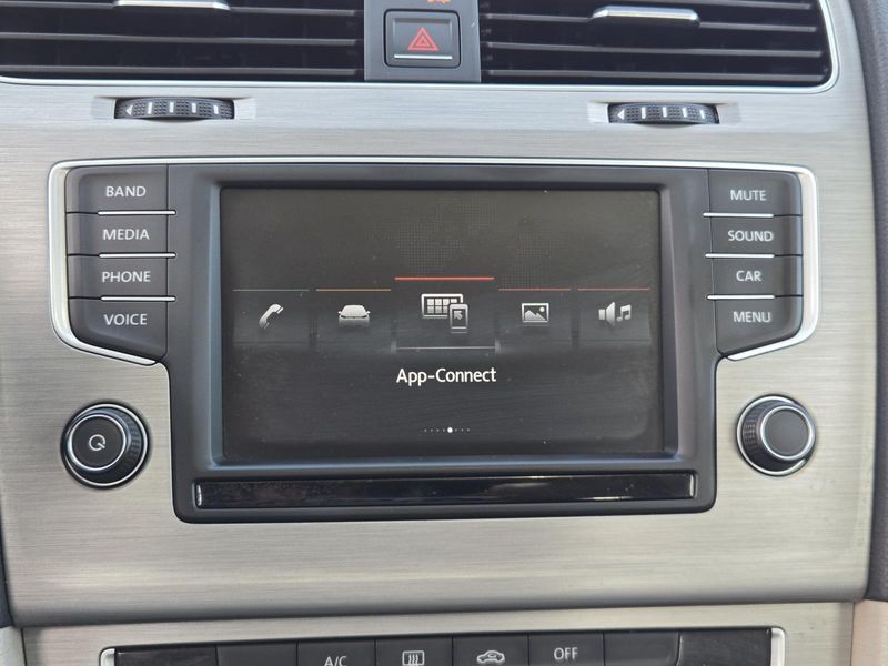 Used 2016 Volkswagen Golf 4dr HB Auto TSI S w/Sunroof