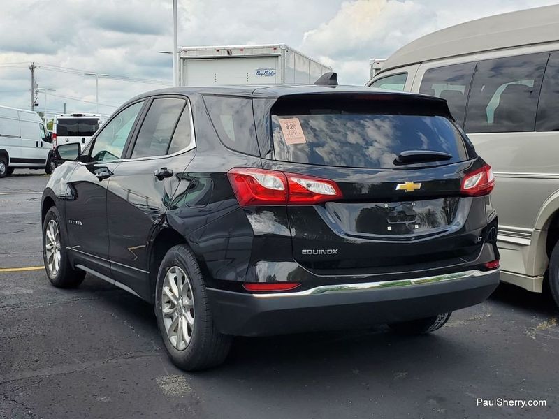 2021 Chevrolet Equinox LTImage 2