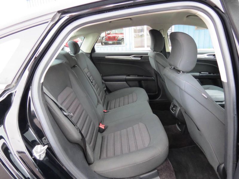 2017 Ford Fusion SE 4dr SedanImage 25