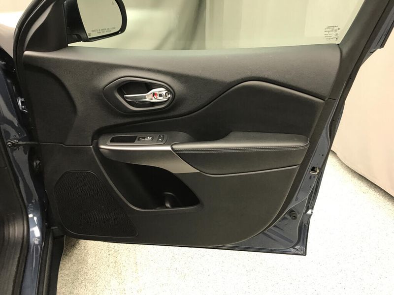 Used 2020 Jeep Cherokee Latitude PlusImage 17
