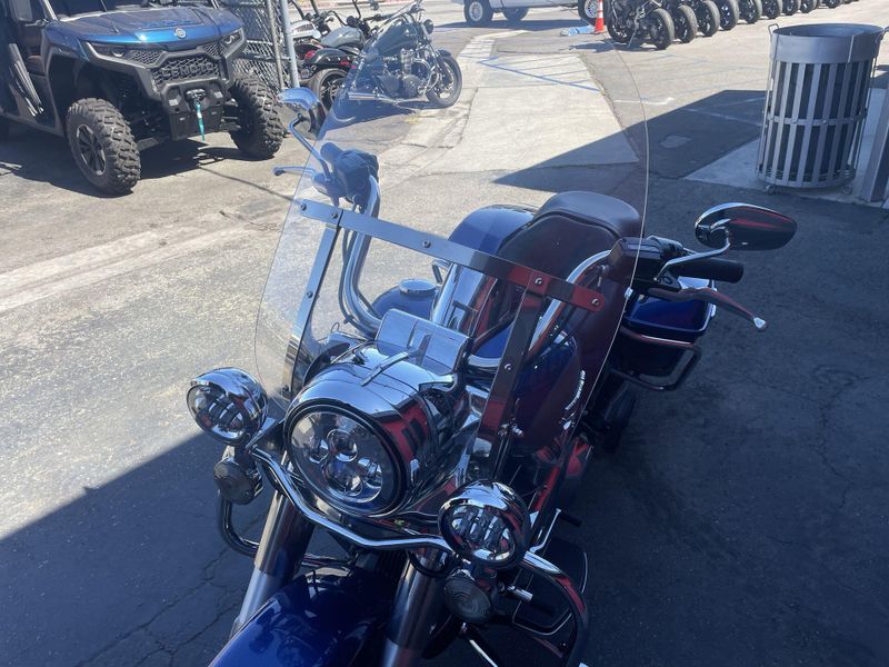 Used 2017 Harley-Davidson ROAD KING Image 22