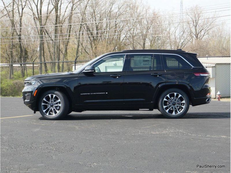 New 2025 Jeep Grand Cherokee Overland 4x4Image 9