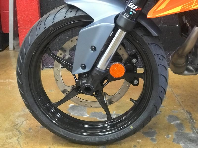 New 2024 KTM 250 DUKE Image 12