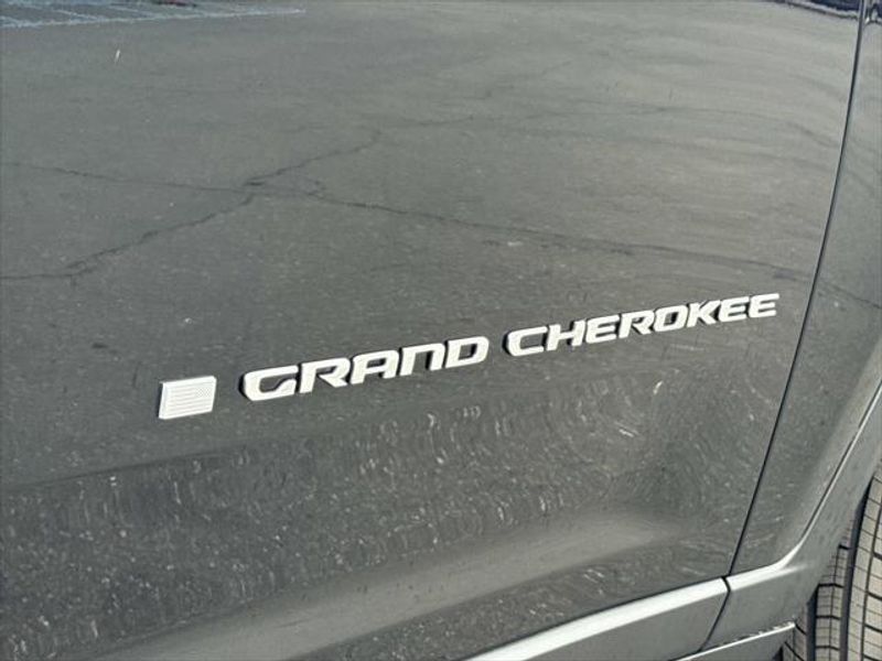 New 2026 Jeep Grand Cherokee L Laredo 4x2