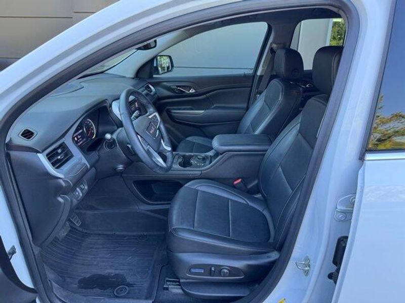 Used 2023 GMC Acadia SLT