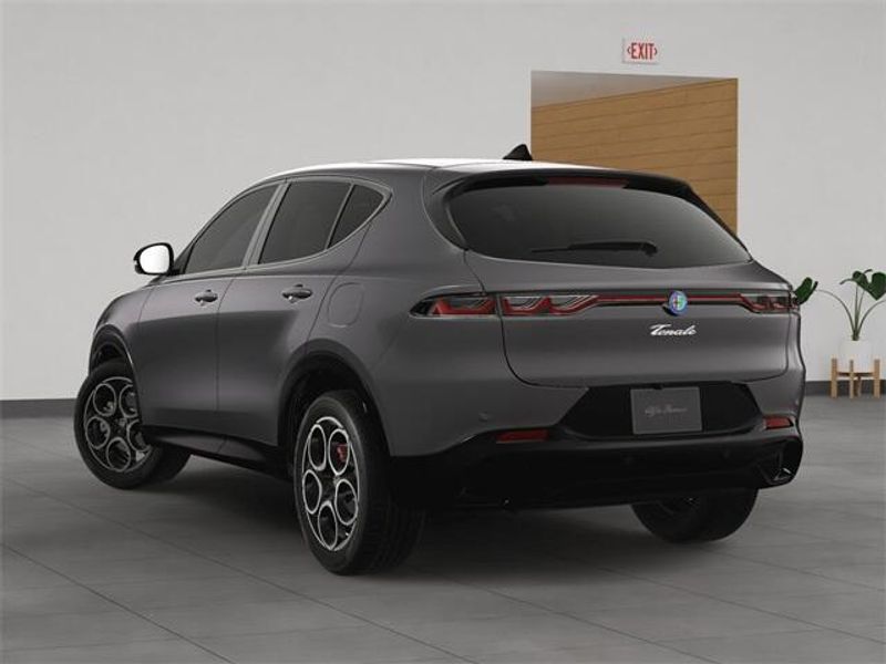 2025 Alfa Romeo Tonale photo 2