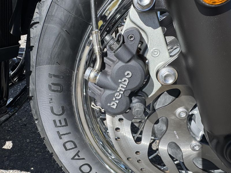 2025 Triumph Bonneville Speedmaster - PACIFIC BLUE - SILVER ICE 