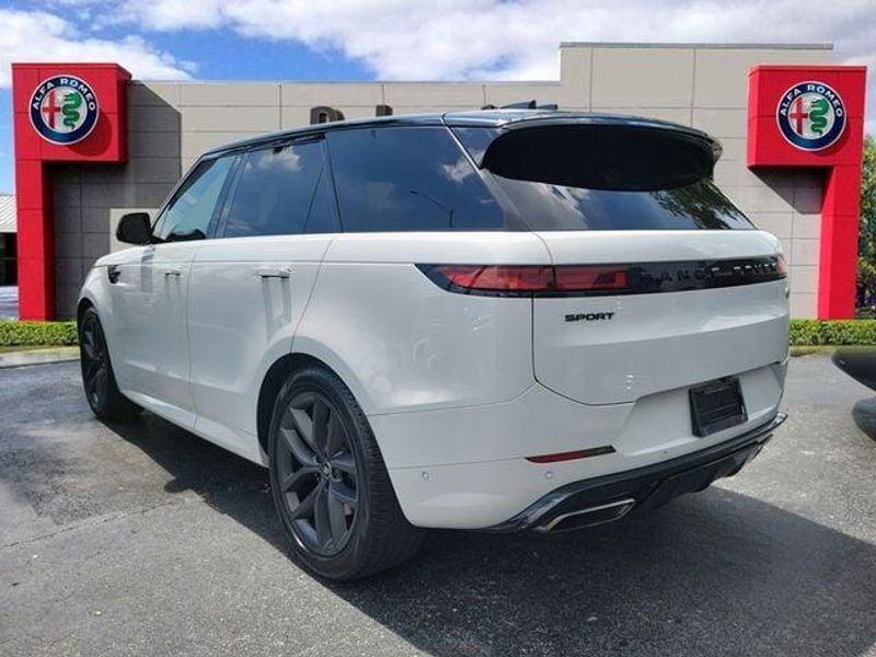 2023 Land Rover Range Rover Sport SE photo 6