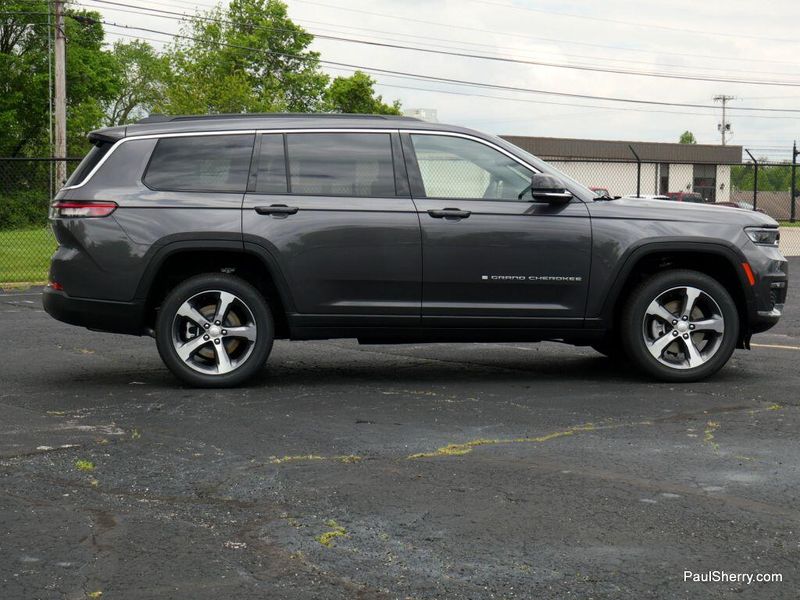 2025 Jeep Grand Cherokee L Limited 4x4Image 19