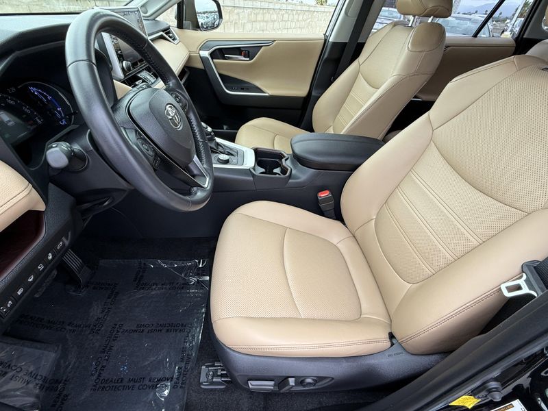 2021 Toyota RAV4 Hybrid LimitedImage 21