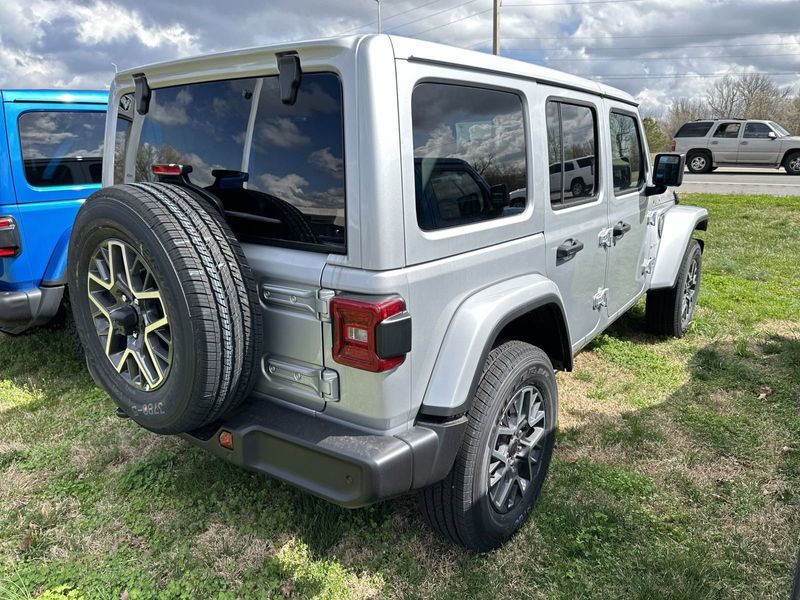 2024 Jeep Wrangler 4-door SaharaImage 7