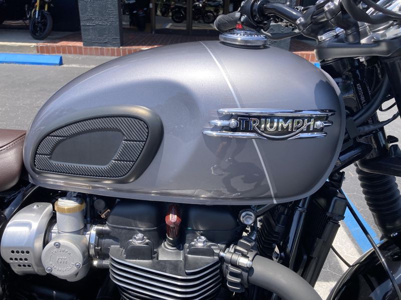 2025 Triumph BONNEVILLE T120 BLACK