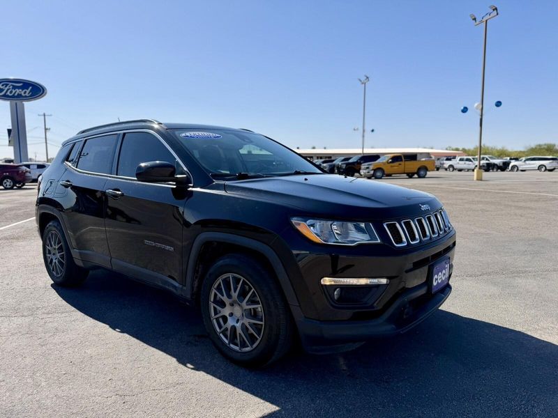 2020 Jeep Compass Latitude photo 2