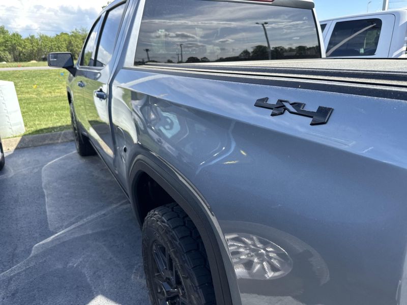 2023 GMC Sierra 1500 ElevationImage 12