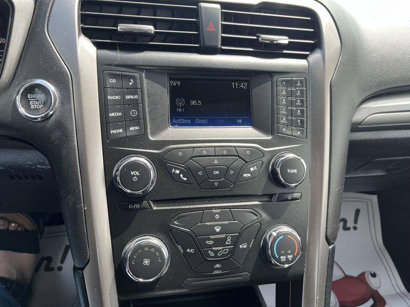 2018 Ford Fusion SEImage 14