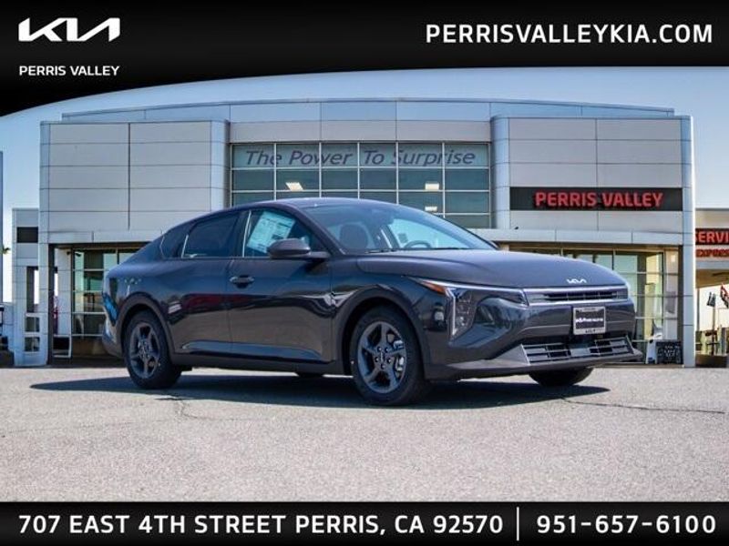 New 2025 Kia K4 LXSImage 1
