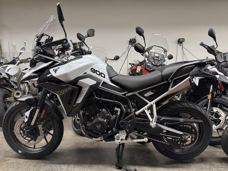 2024 Triumph Tiger 900 GT PRO Snowdonia White / Sapphire Black 