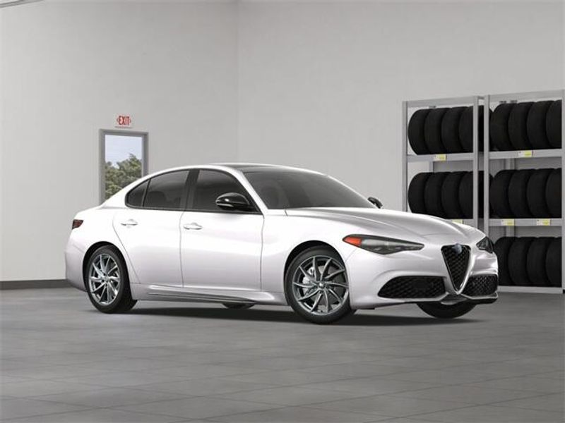 2025 Alfa Romeo Giulia photo 7