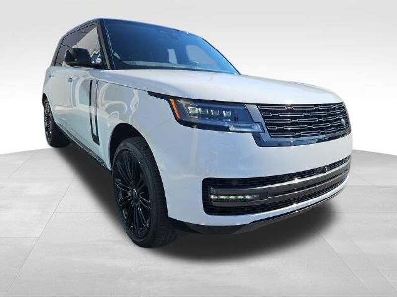 Used 2025 Land Rover Range Rover SE