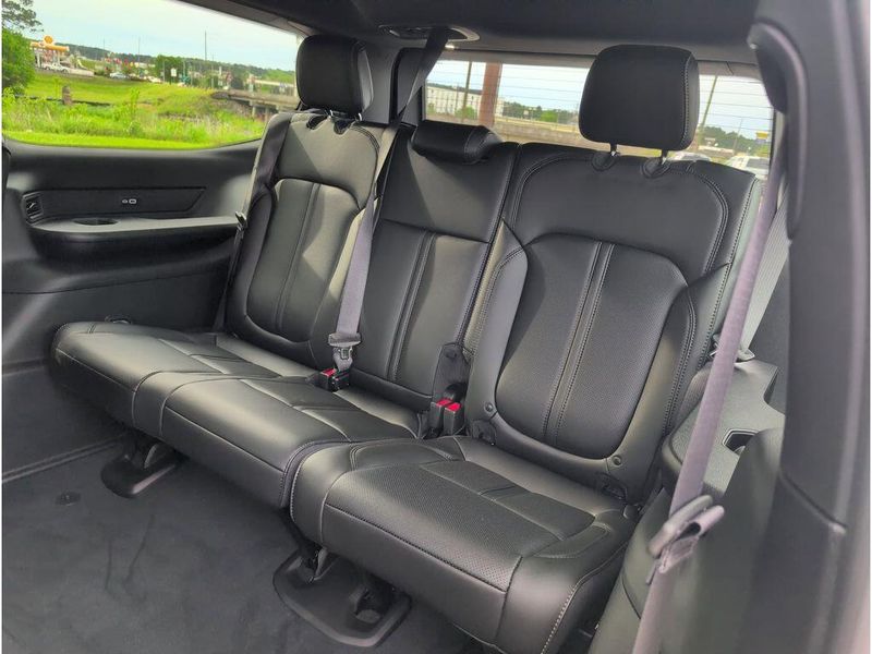 2026 Jeep Grand Wagoneer 4x2Image 32