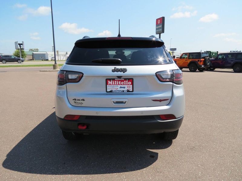 Used 2025 Jeep Compass Trailhawk 4x4 4dr SUVImage 5