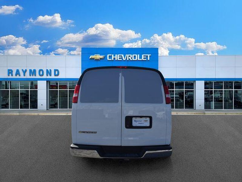 New 2026 Chevrolet Express 2500 Work VanImage 5