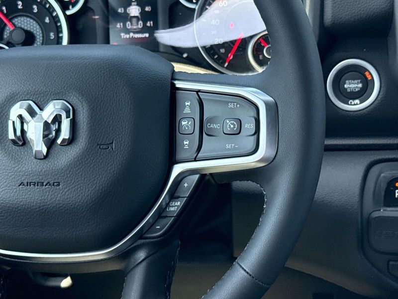 New 2026 RAM 1500 Big Horn Crew Cab 4x2 5'7' Box