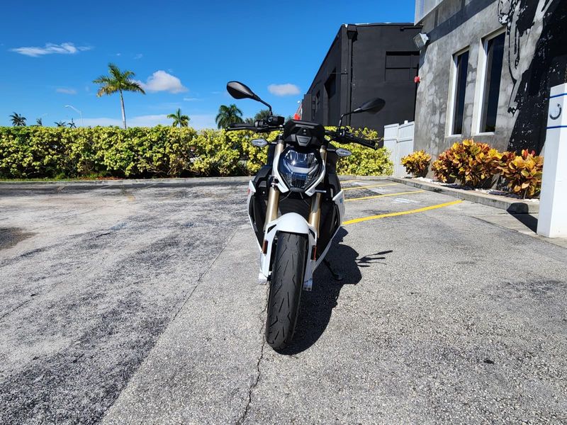 Used 2023 BMW S 1000 R Image 2