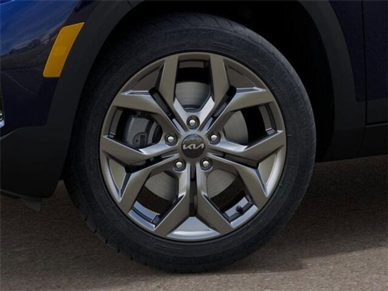 2025 Kia Seltos LXImage 9