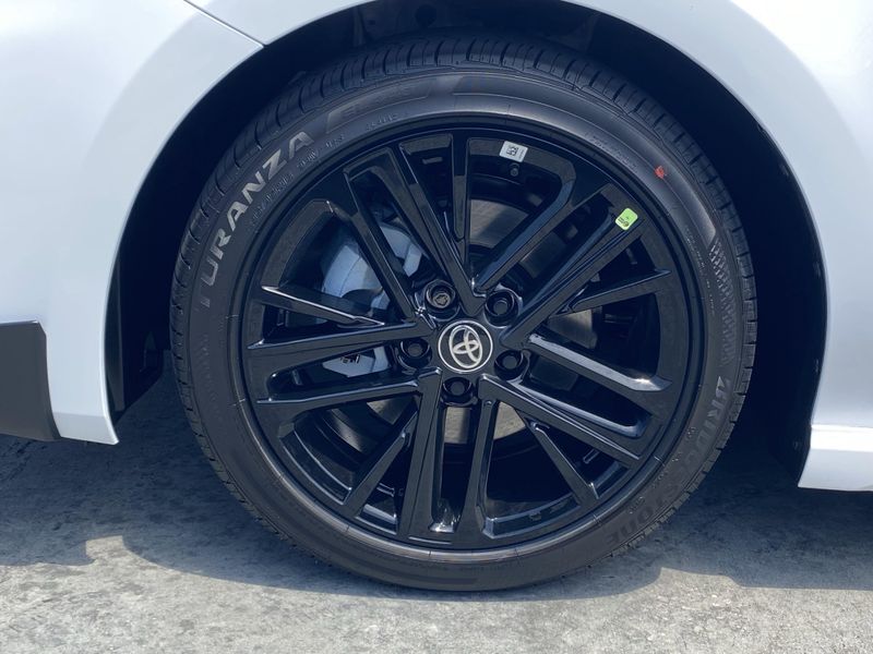 New 2025 Toyota Camry SEImage 8