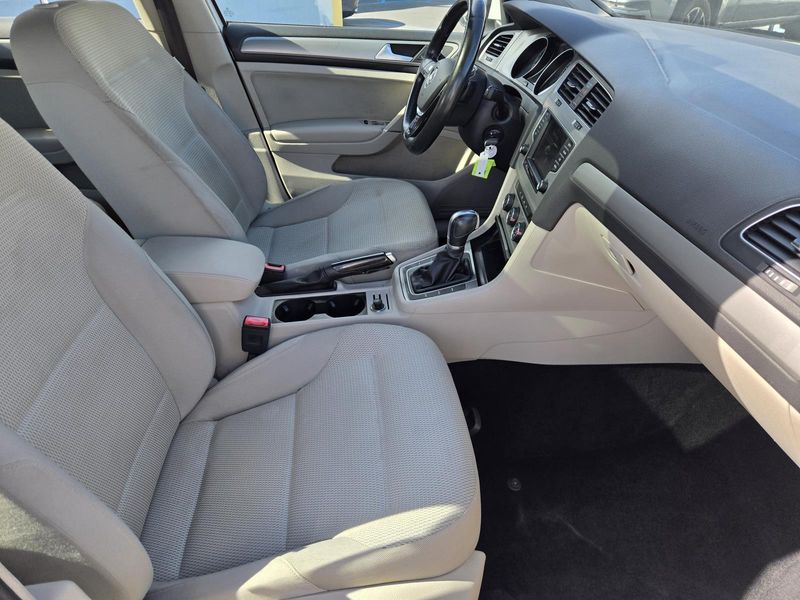 Used 2016 Volkswagen Golf 4dr HB Auto TSI S w/Sunroof