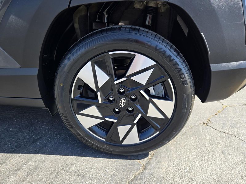 Used 2024 Hyundai Kona SEL FWD