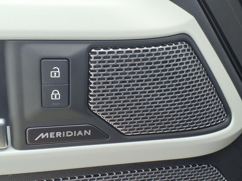2024 Land Rover Defender SImage 8
