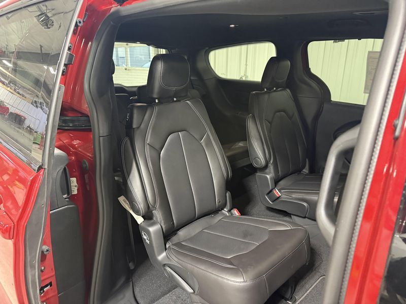 New 2026 Chrysler Pacifica SelectImage 7
