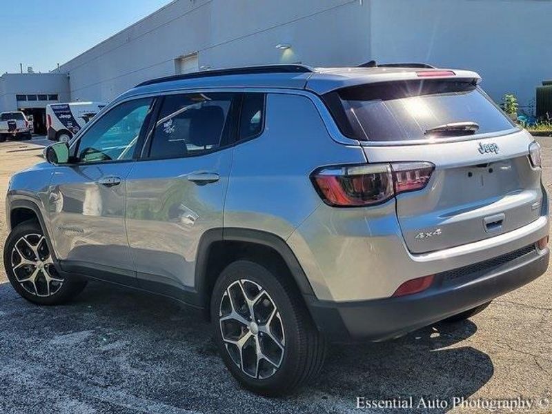 2024 Jeep Compass Latitude photo 6
