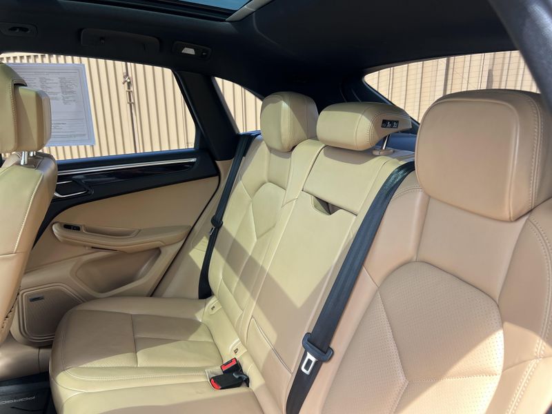 Used 2017 Porsche Macan BaseImage 18