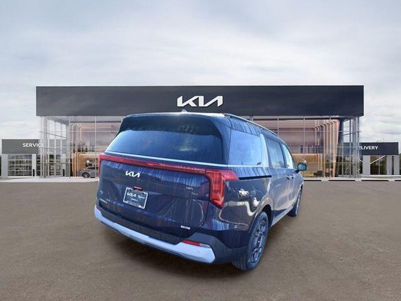 New 2026 Kia Carnival Hybrid EXImage 4