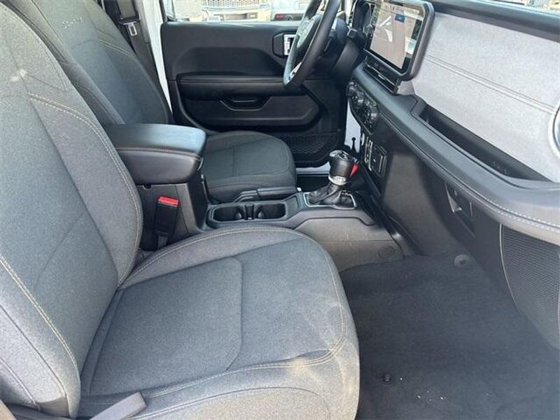 2024 Jeep Wrangler Sahara 4xe photo 12