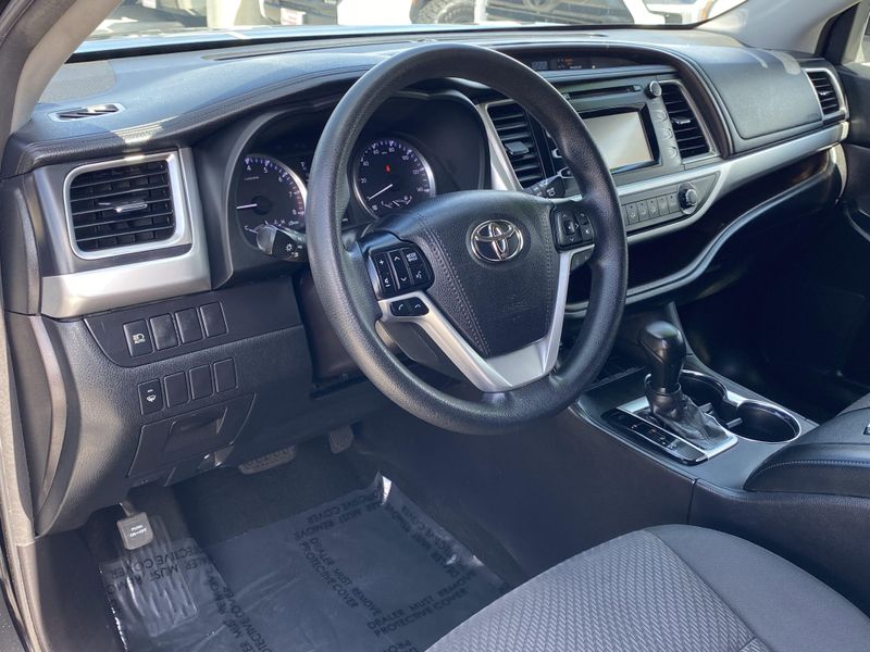 Used 2018 Toyota Highlander LEImage 15