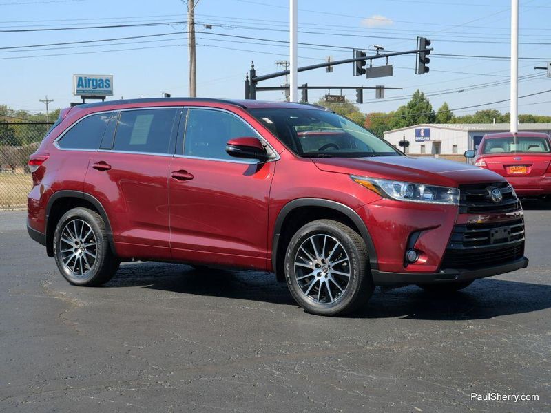 2017 Toyota Highlander SE photo 14