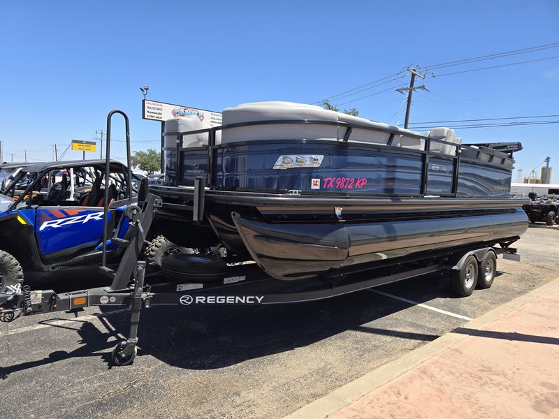 USED 2022 TRACKER REGENCY 230 DL3 Image 1