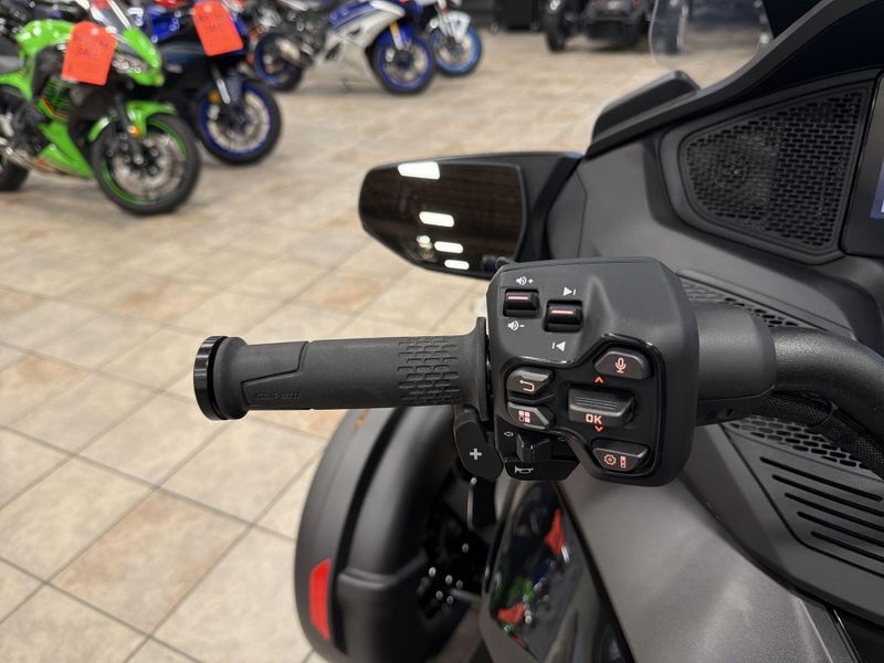 New 2026 Can-Am SPYDER RT LIMITED (SE6) Image 18