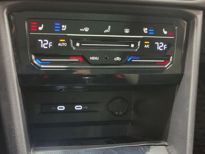 Used 2025 Volkswagen Taos SEL AWD w/Sunroof/NavImage 22