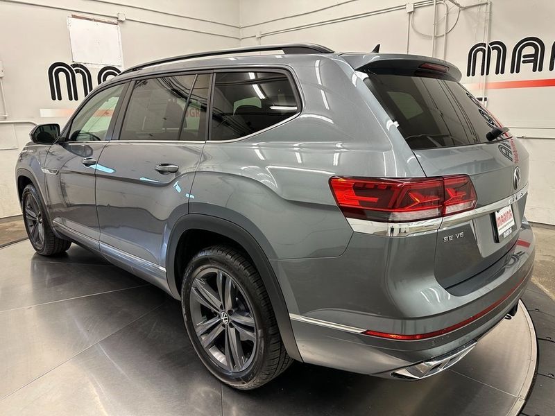 2021 Volkswagen Atlas 3.6L V6 SE w/Technology R-LineImage 13