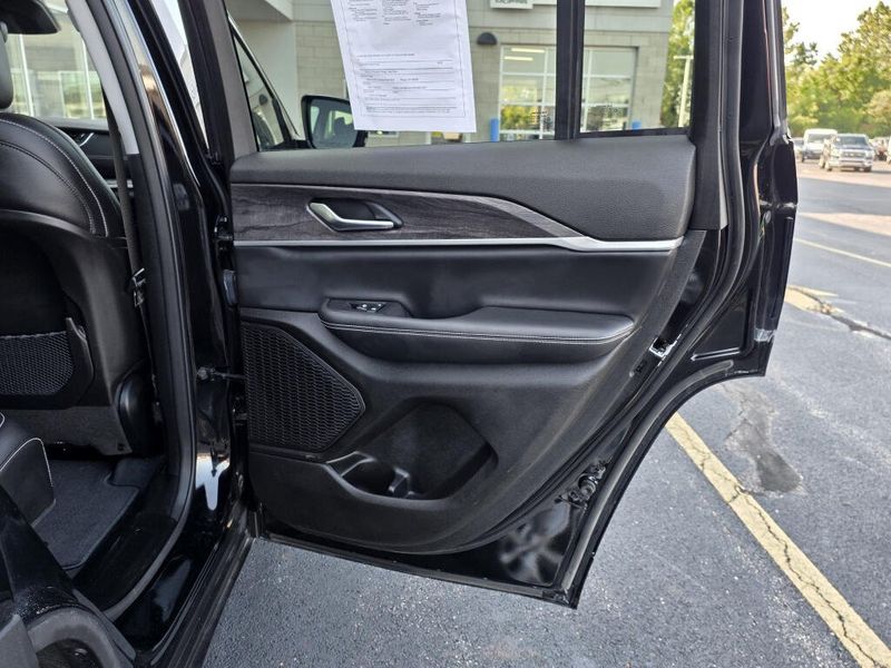 Used 2023 Jeep Grand Cherokee Limited