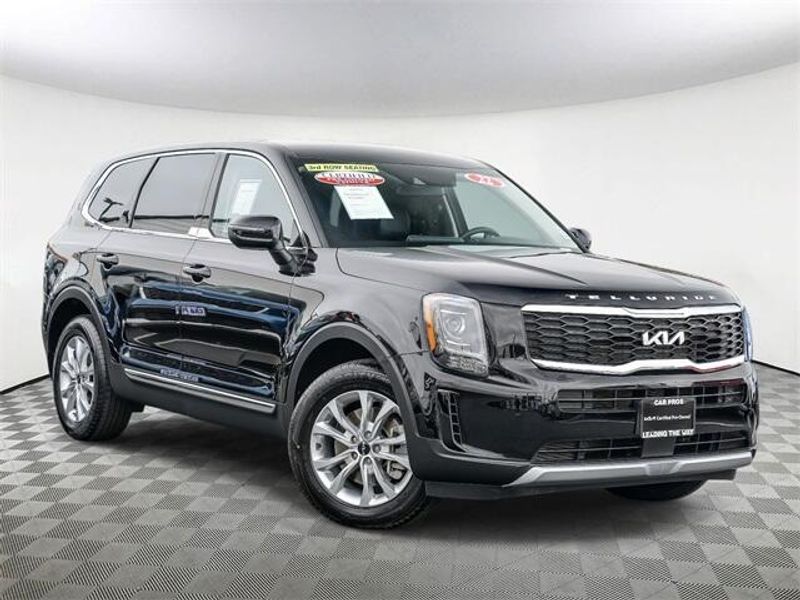 Used 2022 Kia Telluride LXImage 2